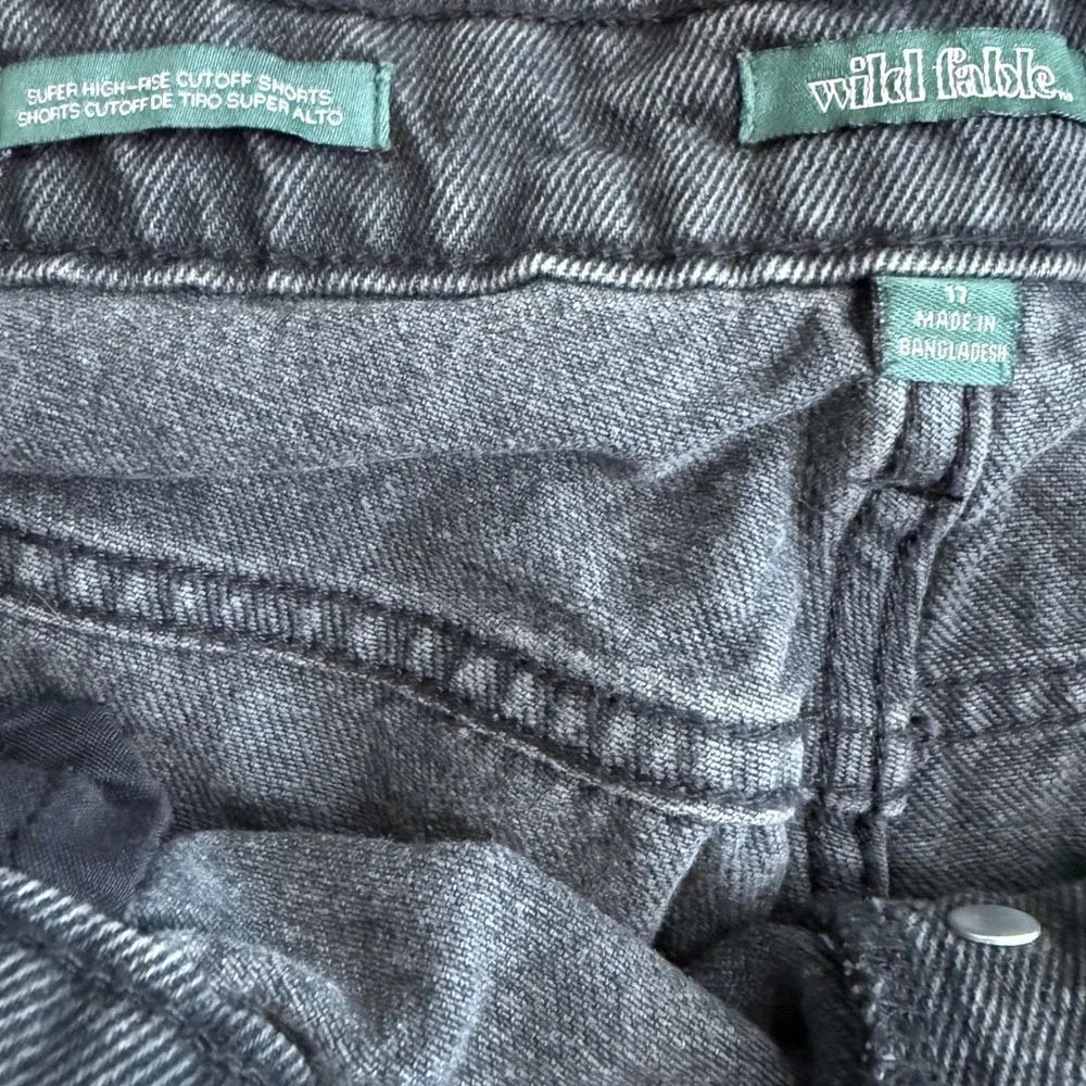 Wild Fable‎ Women Gray Distressed Denim Cutoff Shorts Size 17  Button Fly